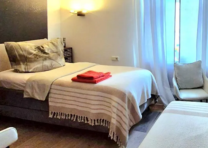 Gruen ゲストハウス 3*